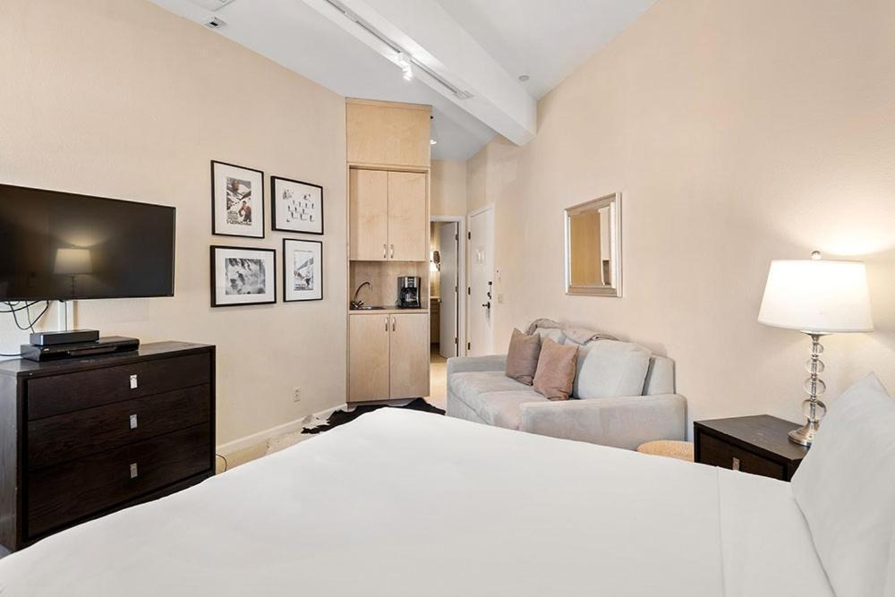 Independence Square 304, Stylish Hotel Room With Downtown Views & Great Location Aspen Esterno foto